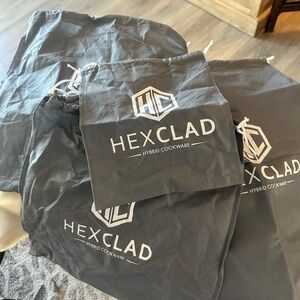HexClad Gray Hybrid Cookware Set of 4, Storage Bags.